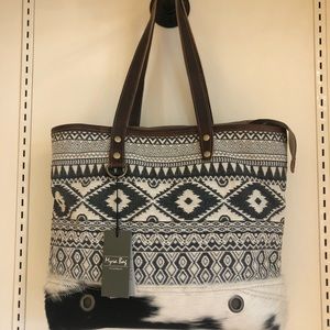 Myra tote